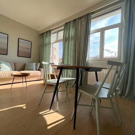 Lumineux Avec Balcon A Saint-jean-de-luz, A Deux Pas De La Et Des Commerces - Fr-1-239-839 Saint-Jean-de-Luz