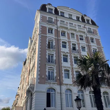 Lumineux Avec Balcon A Saint-jean-de-luz, A Deux Pas De La Et Des Commerces - Fr-1-239-839 Saint-Jean-de-Luz