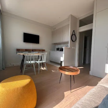 Apartment Lumineux Avec Balcon A Saint-jean-de-luz, A Deux Pas De La Et Des Commerces - Fr-1-239-839 *