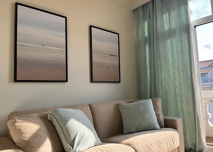 Daire Lumineux Avec Balcon A Saint-jean-de-luz, A Deux Pas De La Et Des Commerces - Fr-1-239-839 *