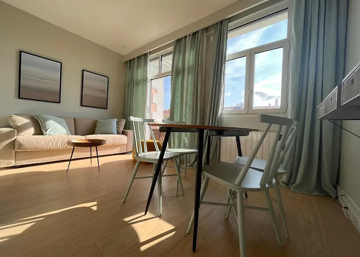 Lumineux Avec Balcon A Saint-jean-de-luz, A Deux Pas De La Et Des Commerces - Fr-1-239-839 Saint-Jean-de-Luz