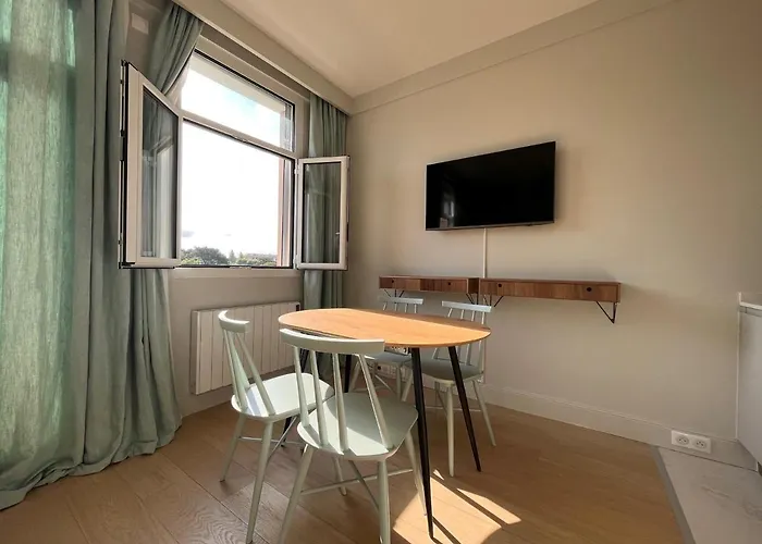 Daire Lumineux Avec Balcon A Saint-jean-de-luz, A Deux Pas De La Et Des Commerces - Fr-1-239-839