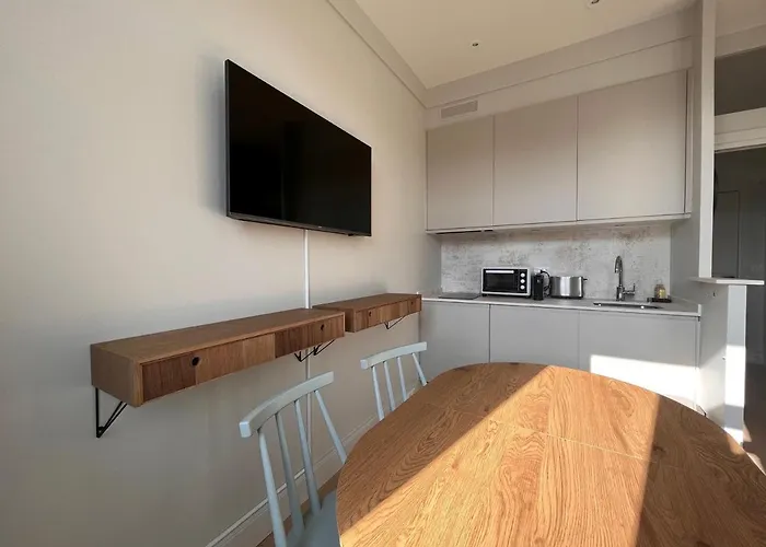 Lumineux Avec Balcon A Saint-jean-de-luz, A Deux Pas De La Et Des Commerces - Fr-1-239-839 Daire *