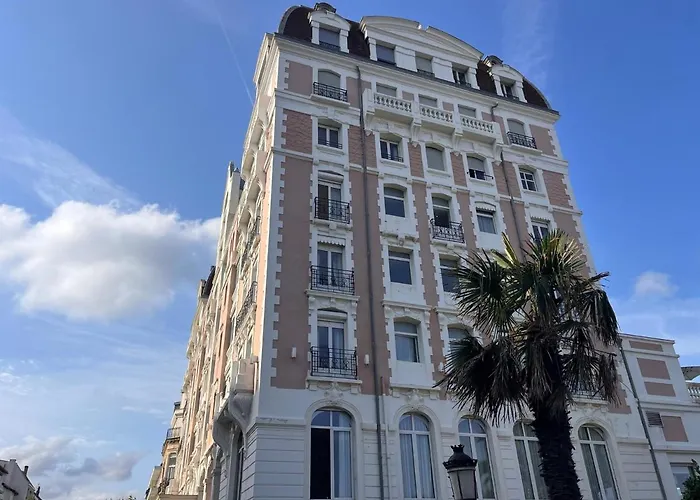 Lumineux Avec Balcon A Saint-jean-de-luz, A Deux Pas De La Et Des Commerces - Fr-1-239-839 Saint-Jean-de-Luz