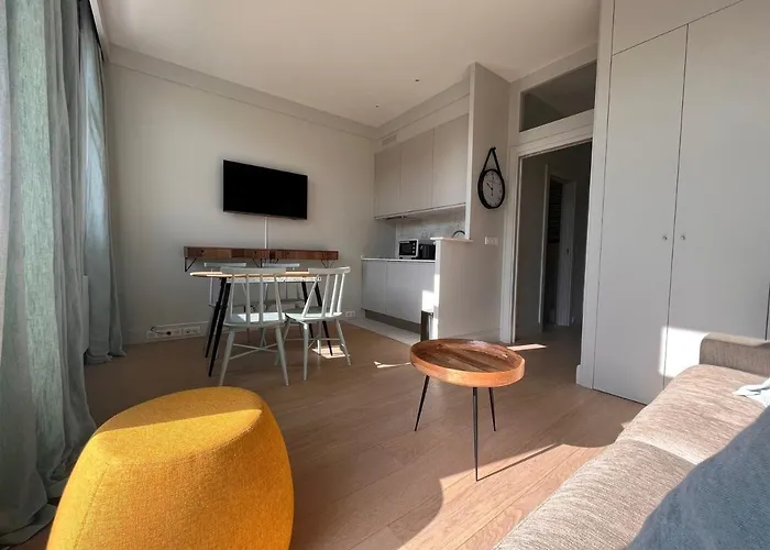 Daire Lumineux Avec Balcon A Saint-jean-de-luz, A Deux Pas De La Et Des Commerces - Fr-1-239-839 *